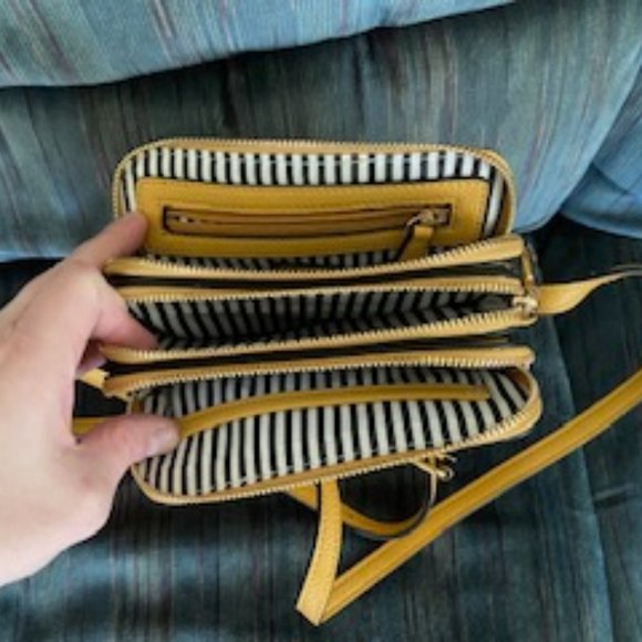 Lily and Ivy Yellow purse - Picture 2 of 8